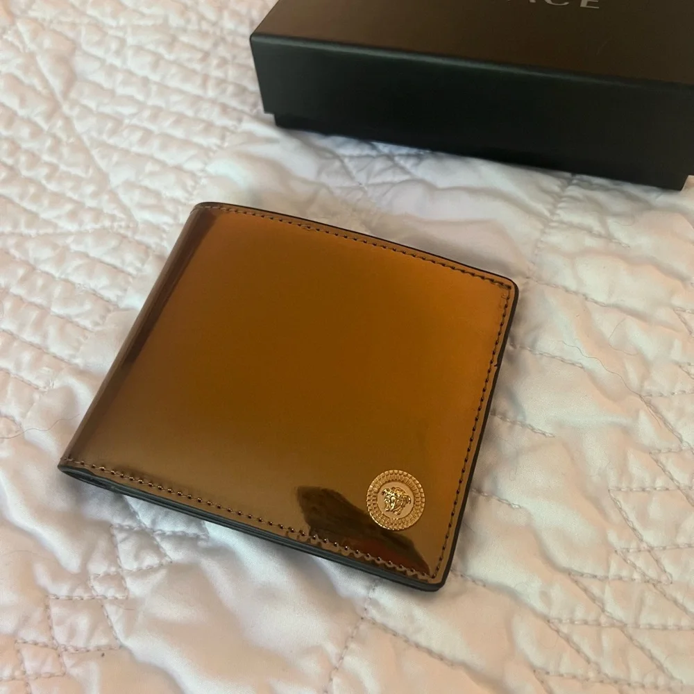 Versace Shiny Gold Card Holder - Picture 9 of 9